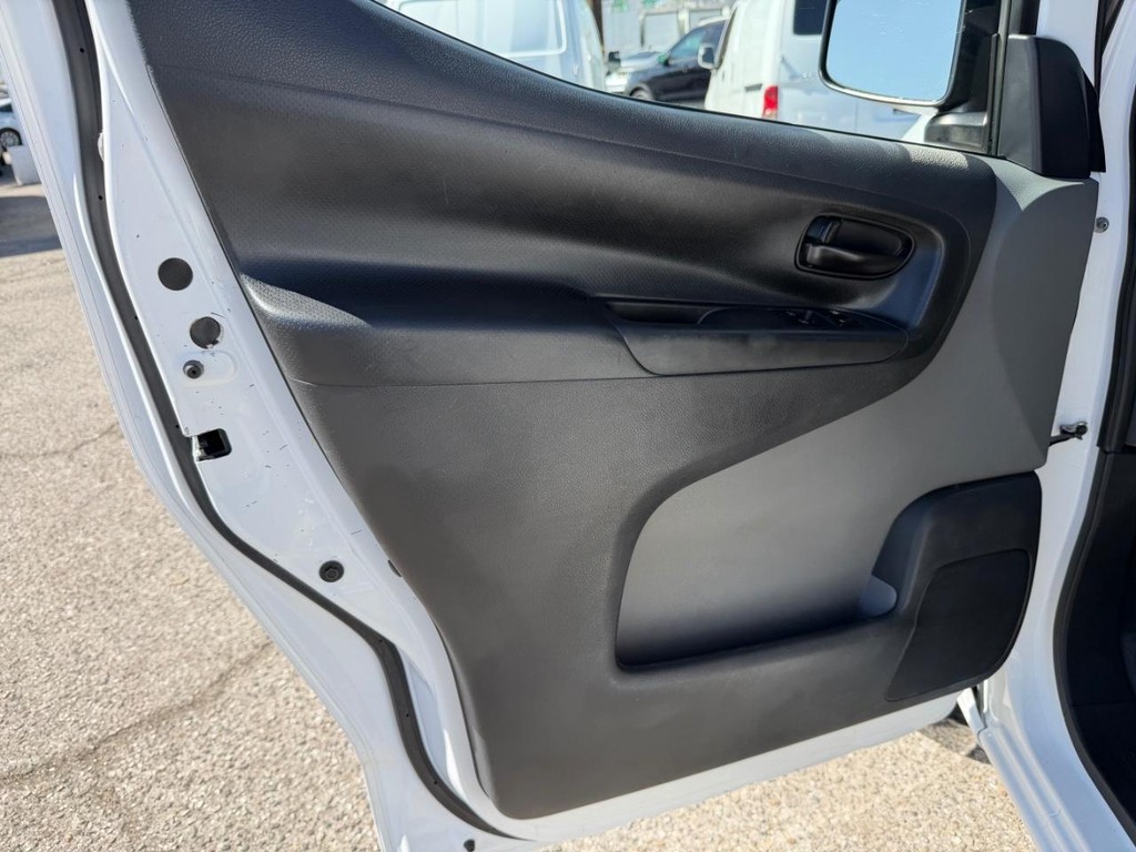 Nissan NV200 Vehicle Full-screen Gallery Image 22