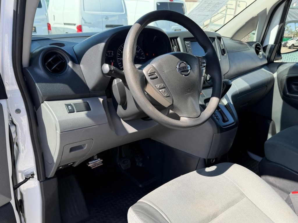 Nissan NV200 Vehicle Full-screen Gallery Image 23