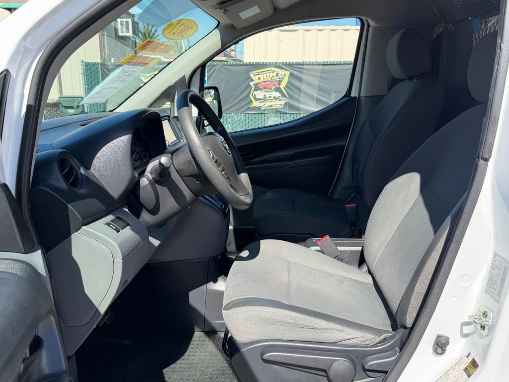 Nissan NV200 Vehicle Full-screen Gallery Image 24