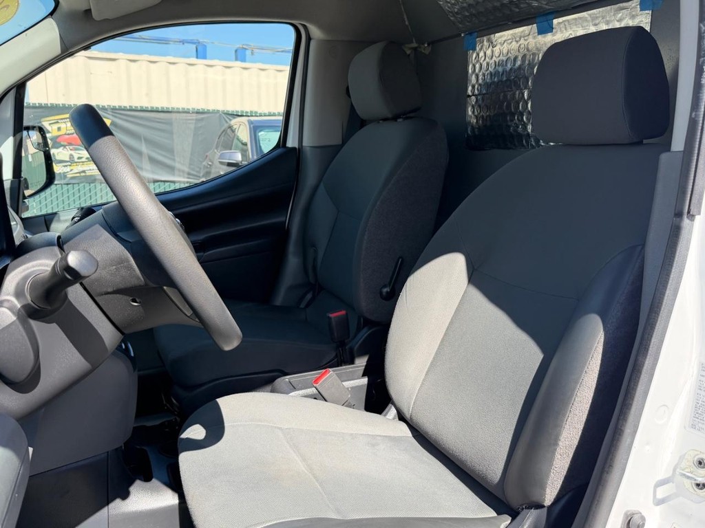 Nissan NV200 Vehicle Full-screen Gallery Image 25