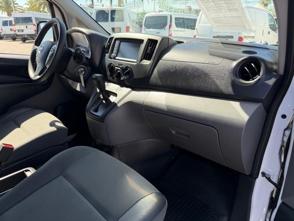 Nissan NV200 Vehicle Full-screen Gallery Image 27