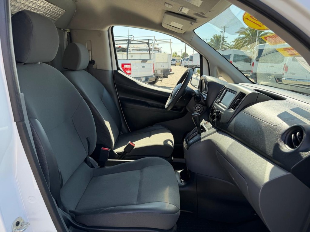 Nissan NV200 Vehicle Full-screen Gallery Image 28
