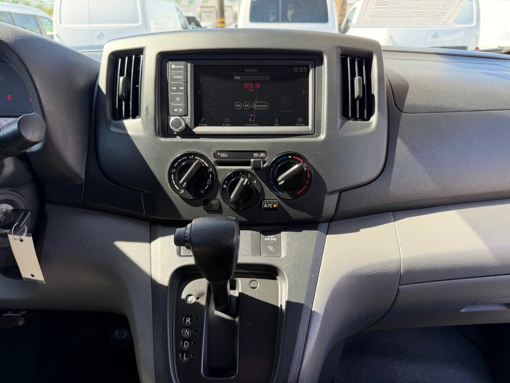 Nissan NV200 Vehicle Full-screen Gallery Image 31
