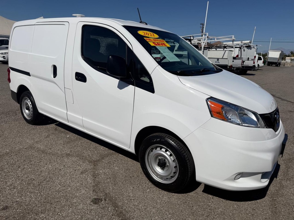 Nissan NV200 Vehicle Full-screen Gallery Image 04