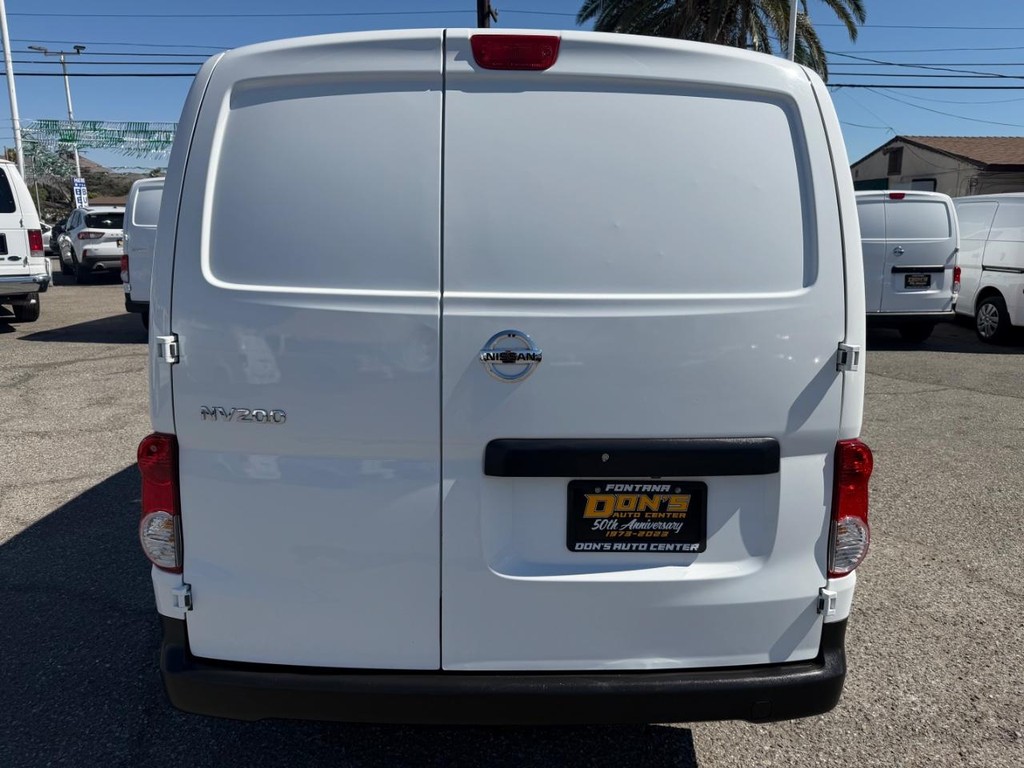 Nissan NV200 Vehicle Full-screen Gallery Image 09