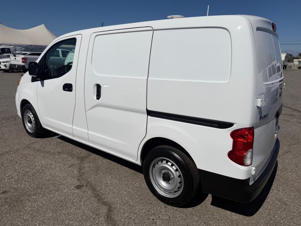 Nissan NV200 Vehicle Full-screen Gallery Image 10