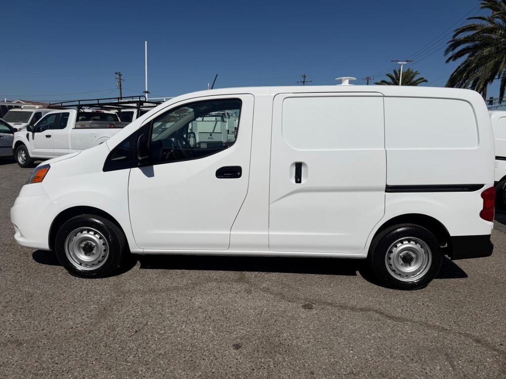 Nissan NV200 Vehicle Full-screen Gallery Image 12