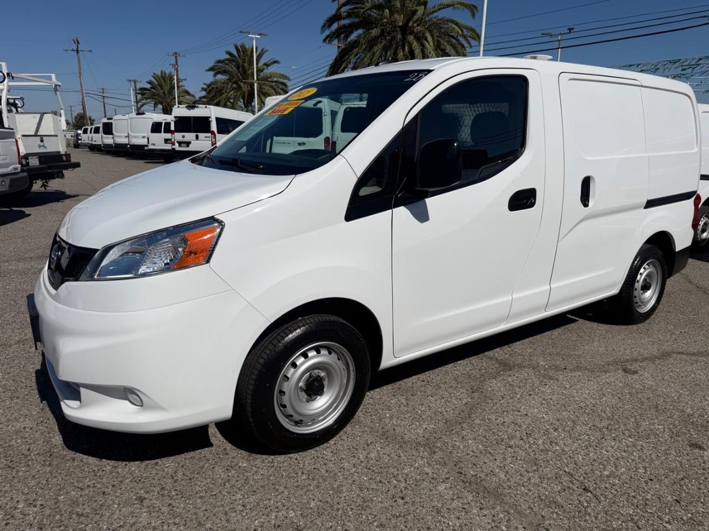 Nissan NV200 Vehicle Full-screen Gallery Image 13
