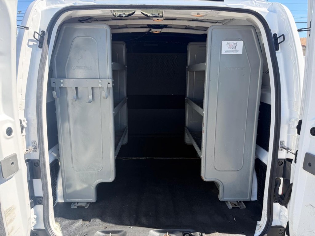 Nissan NV200 Vehicle Full-screen Gallery Image 16