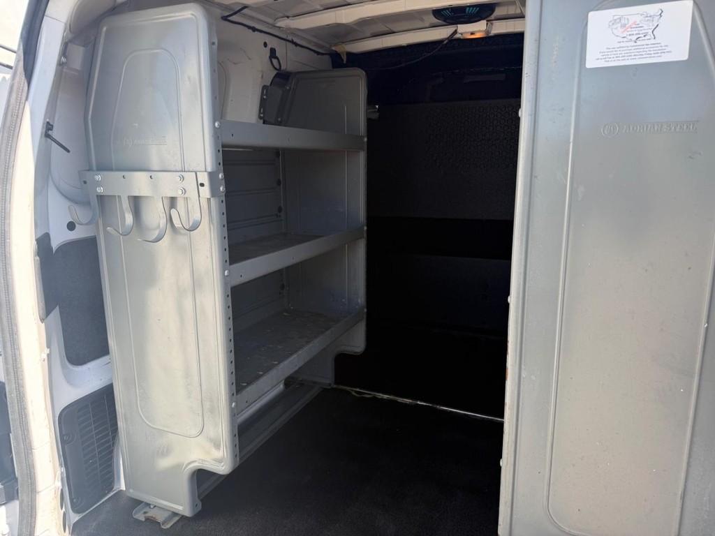 Nissan NV200 Vehicle Full-screen Gallery Image 17