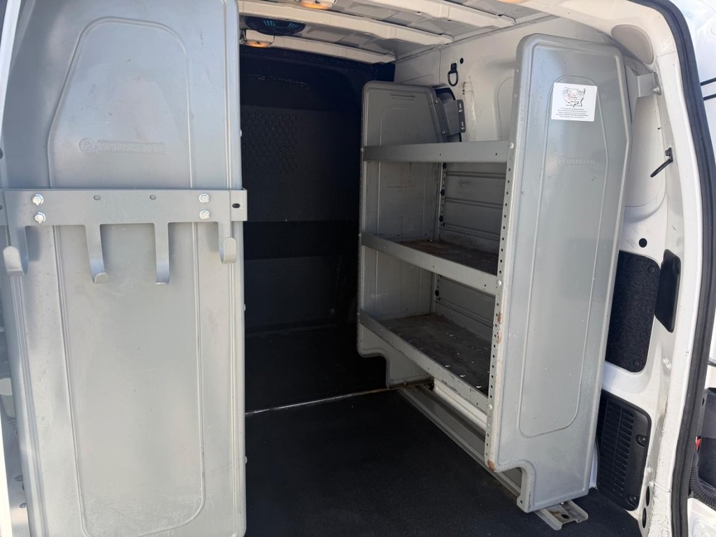 Nissan NV200 Vehicle Full-screen Gallery Image 18
