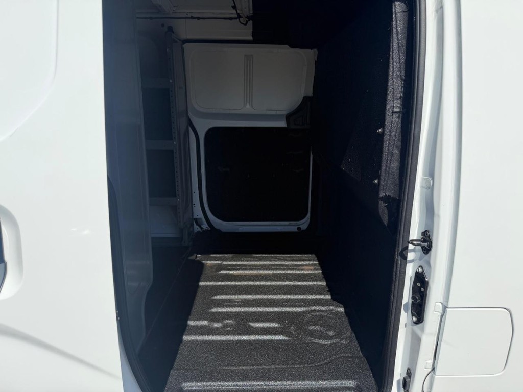 Nissan NV200 Vehicle Full-screen Gallery Image 19