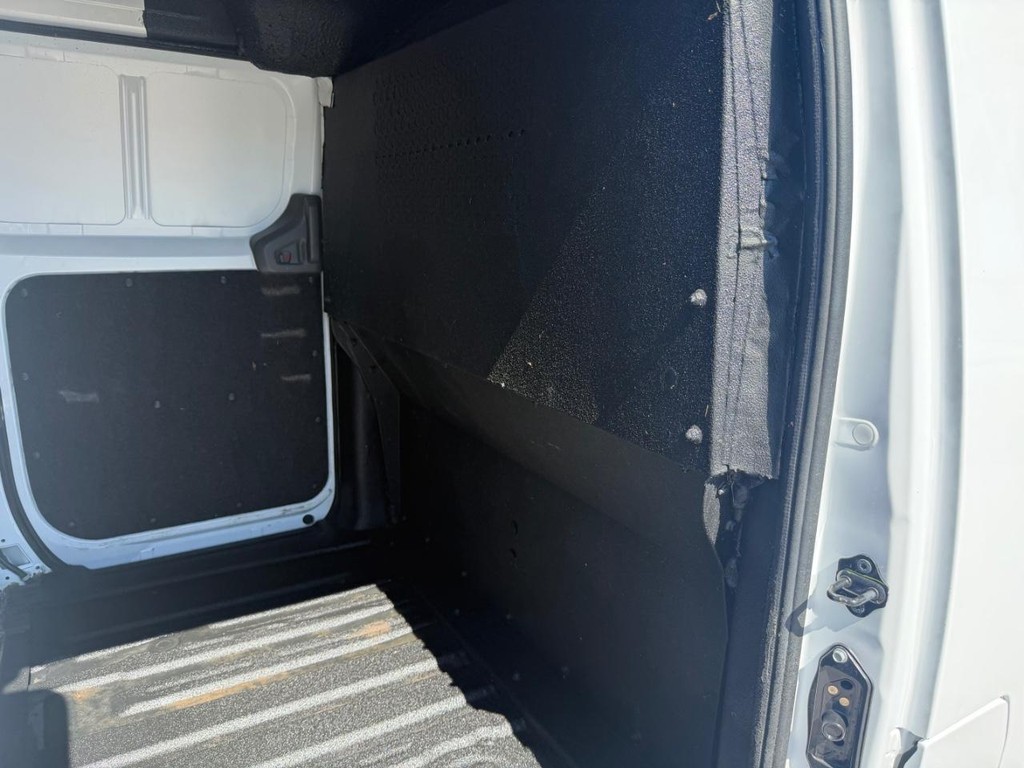 Nissan NV200 Vehicle Full-screen Gallery Image 20