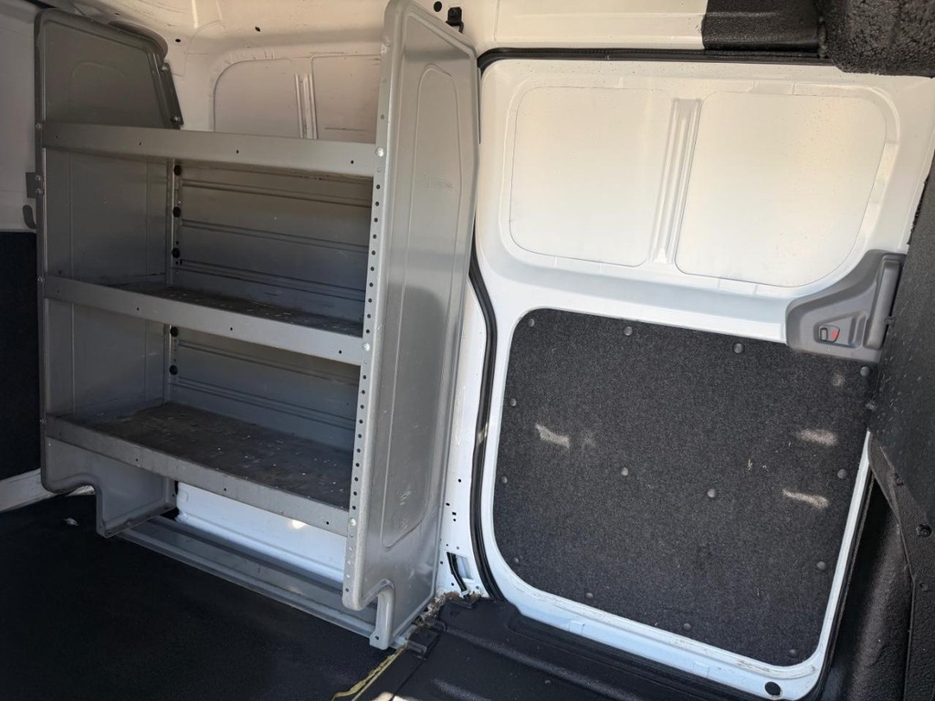 Nissan NV200 Vehicle Full-screen Gallery Image 21