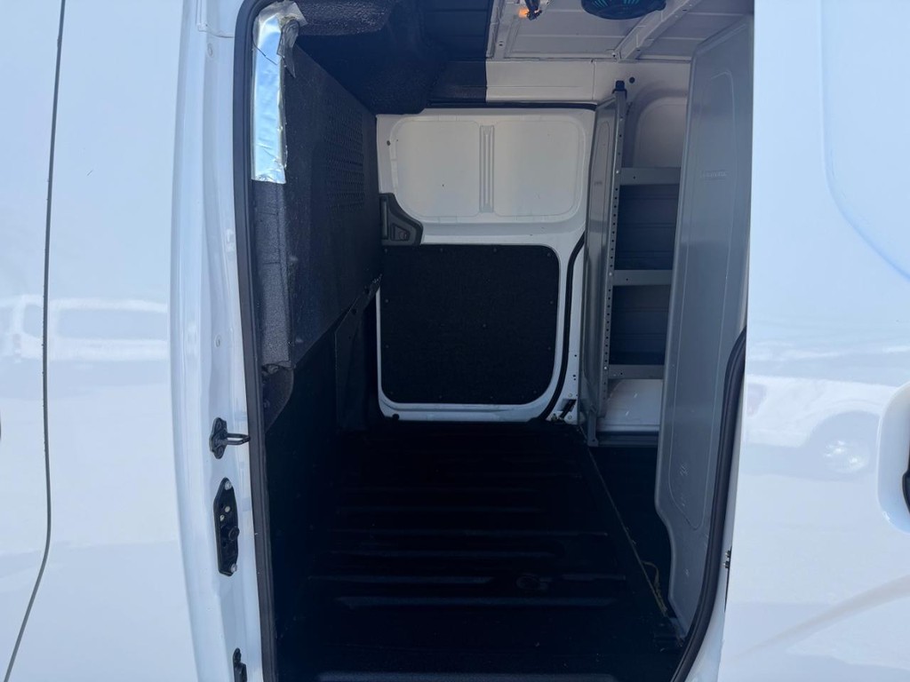 Nissan NV200 Vehicle Full-screen Gallery Image 22