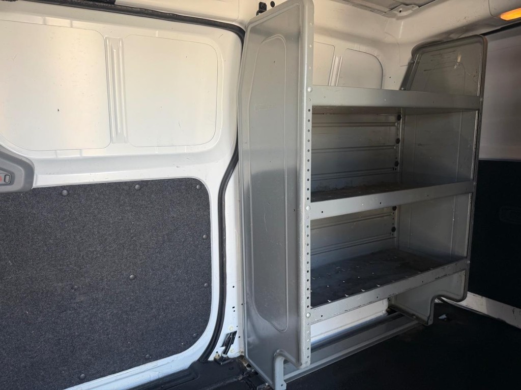 Nissan NV200 Vehicle Full-screen Gallery Image 24