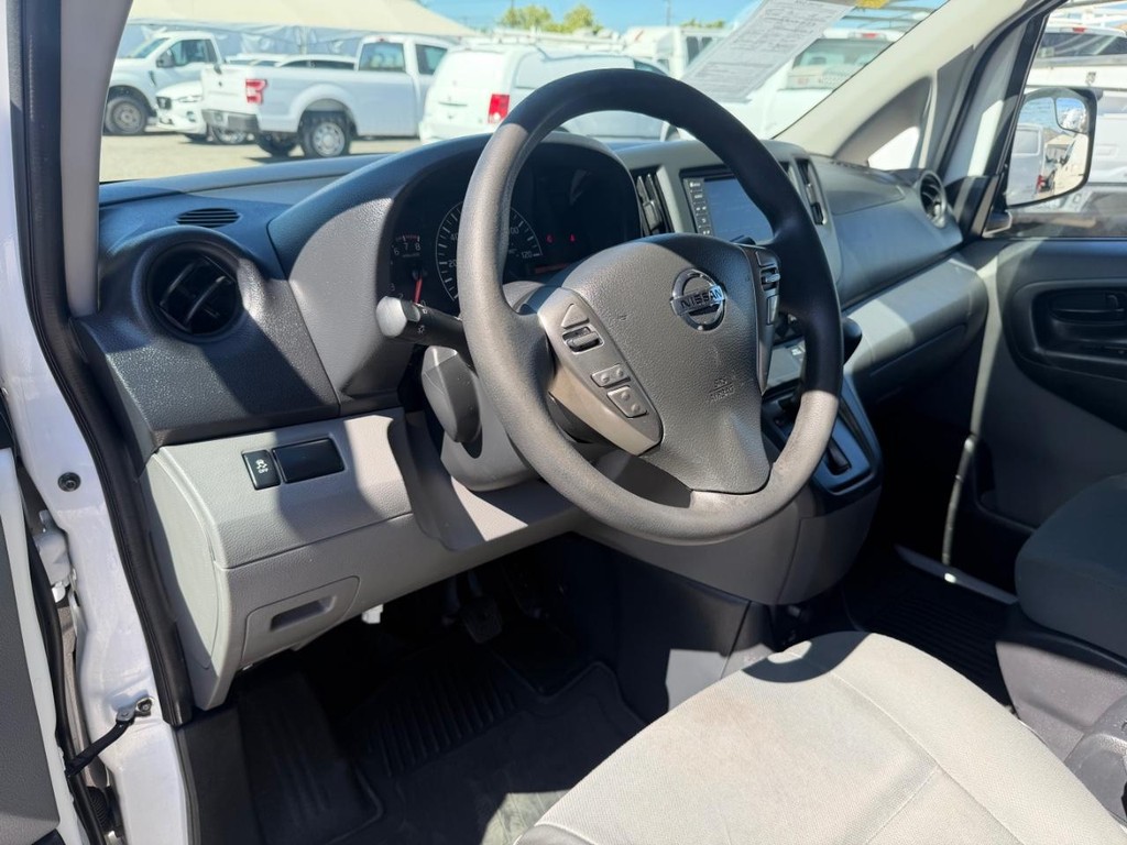 Nissan NV200 Vehicle Full-screen Gallery Image 26