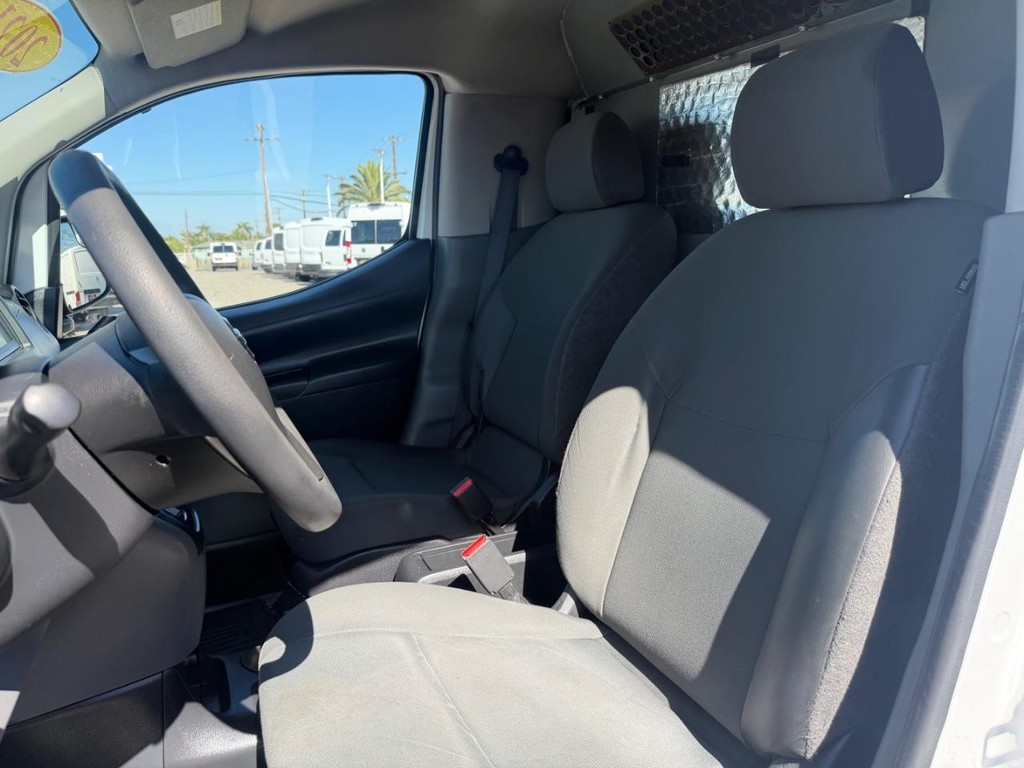 Nissan NV200 Vehicle Full-screen Gallery Image 28