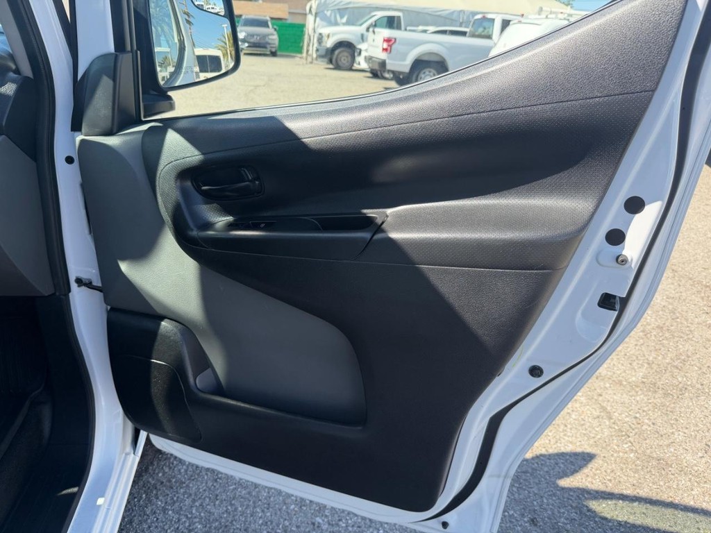 Nissan NV200 Vehicle Full-screen Gallery Image 29