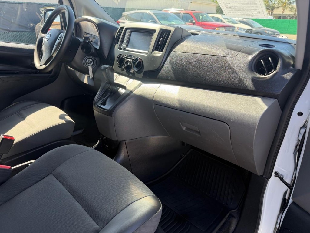 Nissan NV200 Vehicle Full-screen Gallery Image 30