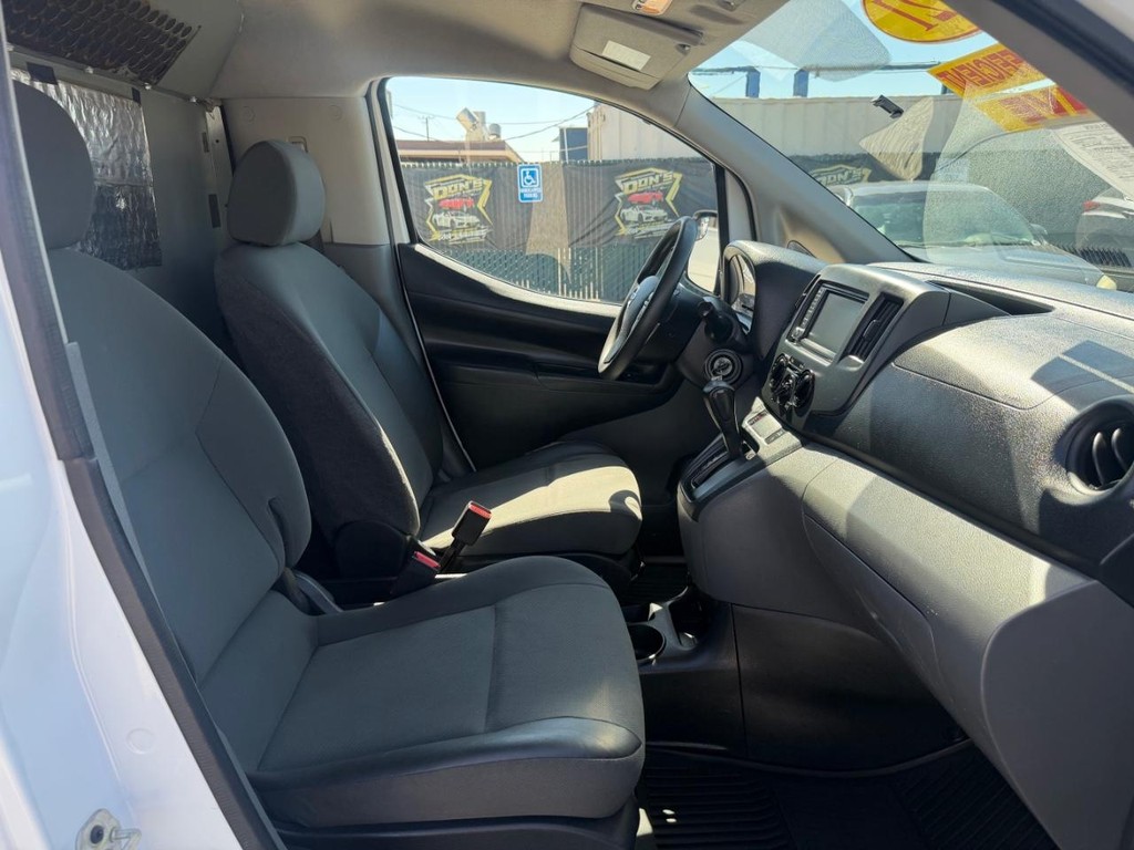 Nissan NV200 Vehicle Full-screen Gallery Image 31