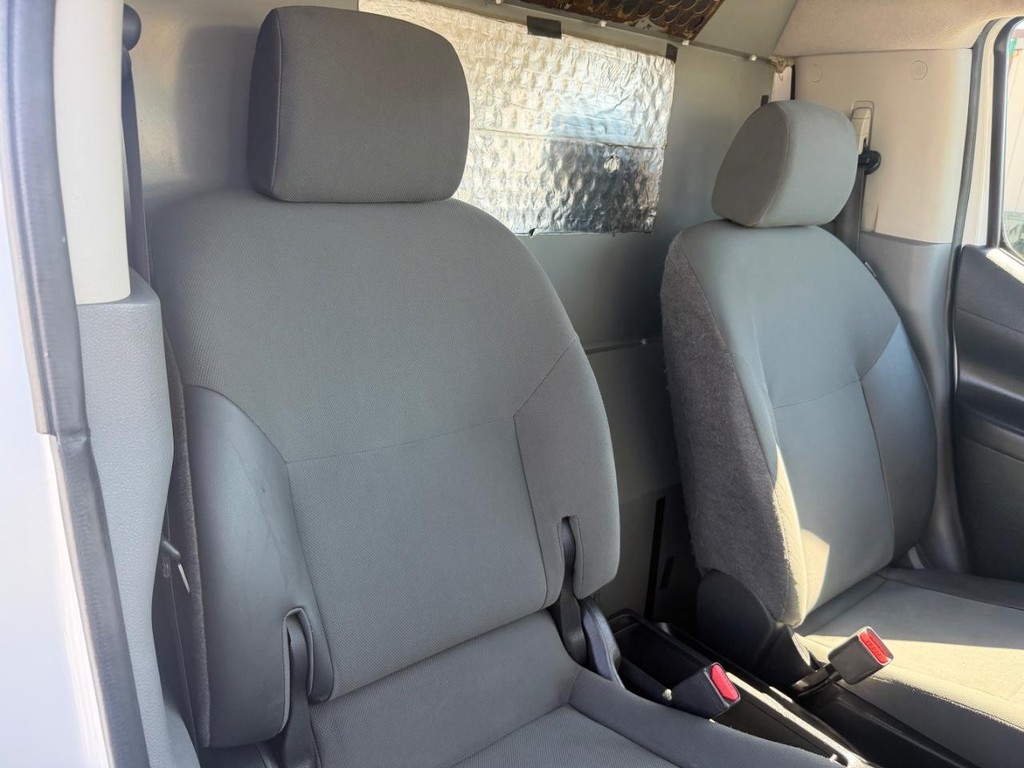Nissan NV200 Vehicle Full-screen Gallery Image 32