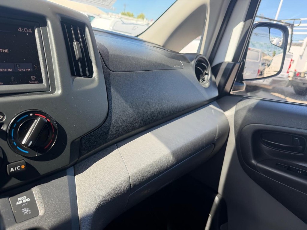 Nissan NV200 Vehicle Full-screen Gallery Image 35
