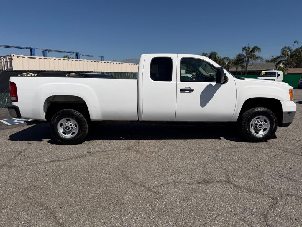 GMC Sierra 2500HD Vehicle Full-screen Gallery Image 05