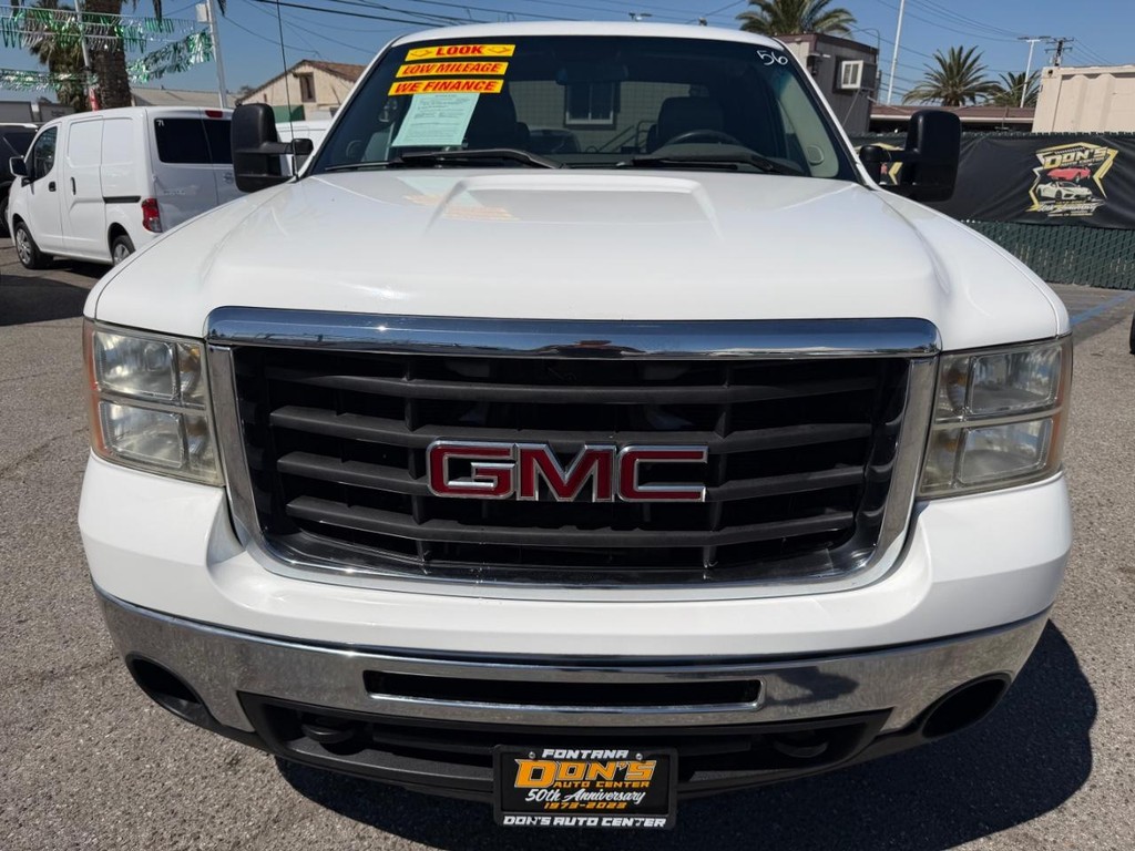 GMC Sierra 2500HD Vehicle Full-screen Gallery Image 14