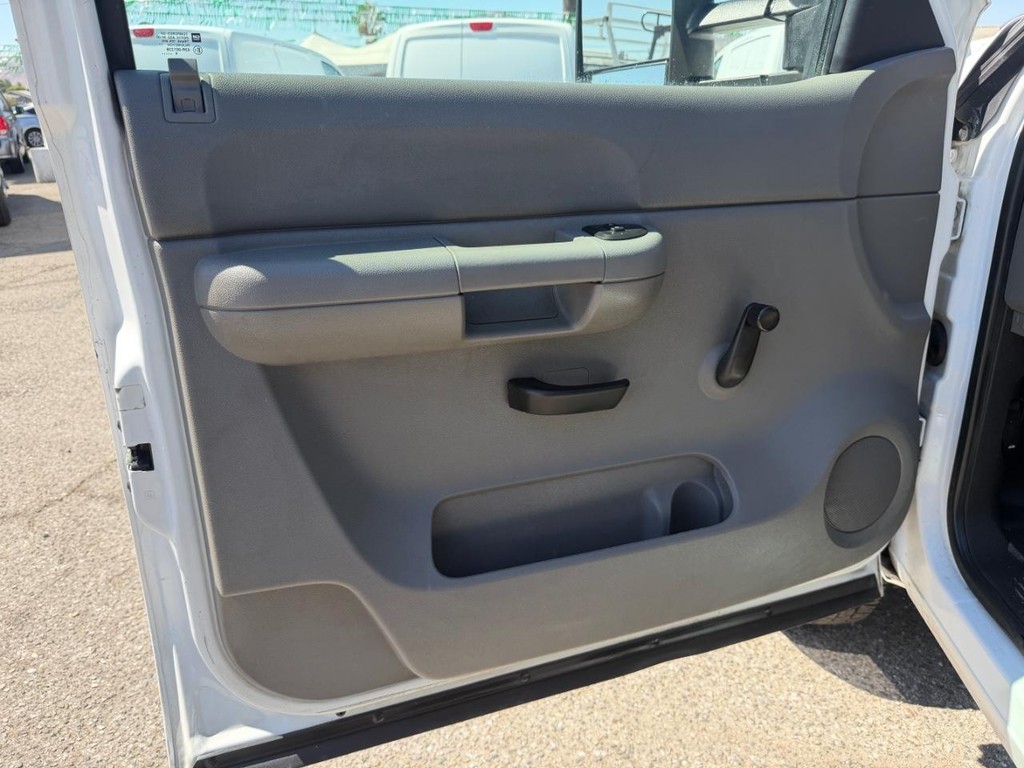 GMC Sierra 2500HD Vehicle Full-screen Gallery Image 15