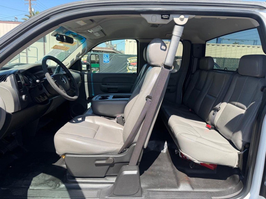 GMC Sierra 2500HD Vehicle Full-screen Gallery Image 17