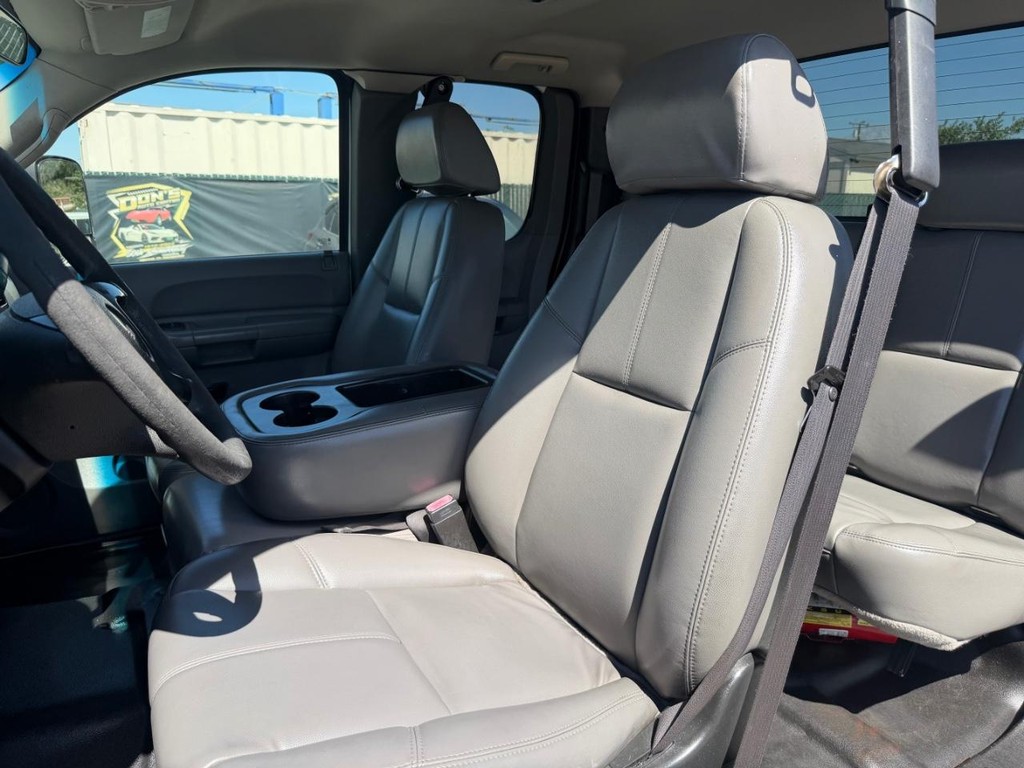 GMC Sierra 2500HD Vehicle Full-screen Gallery Image 18