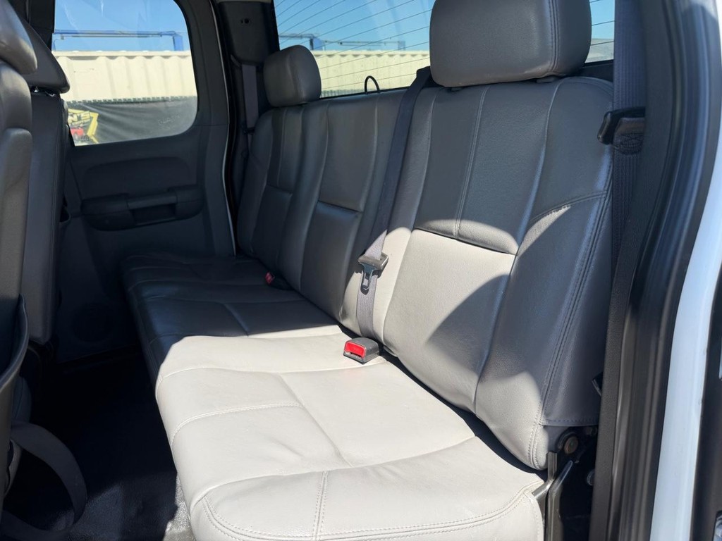 GMC Sierra 2500HD Vehicle Full-screen Gallery Image 20