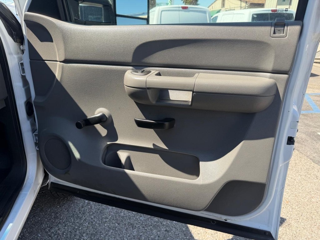 GMC Sierra 2500HD Vehicle Full-screen Gallery Image 21