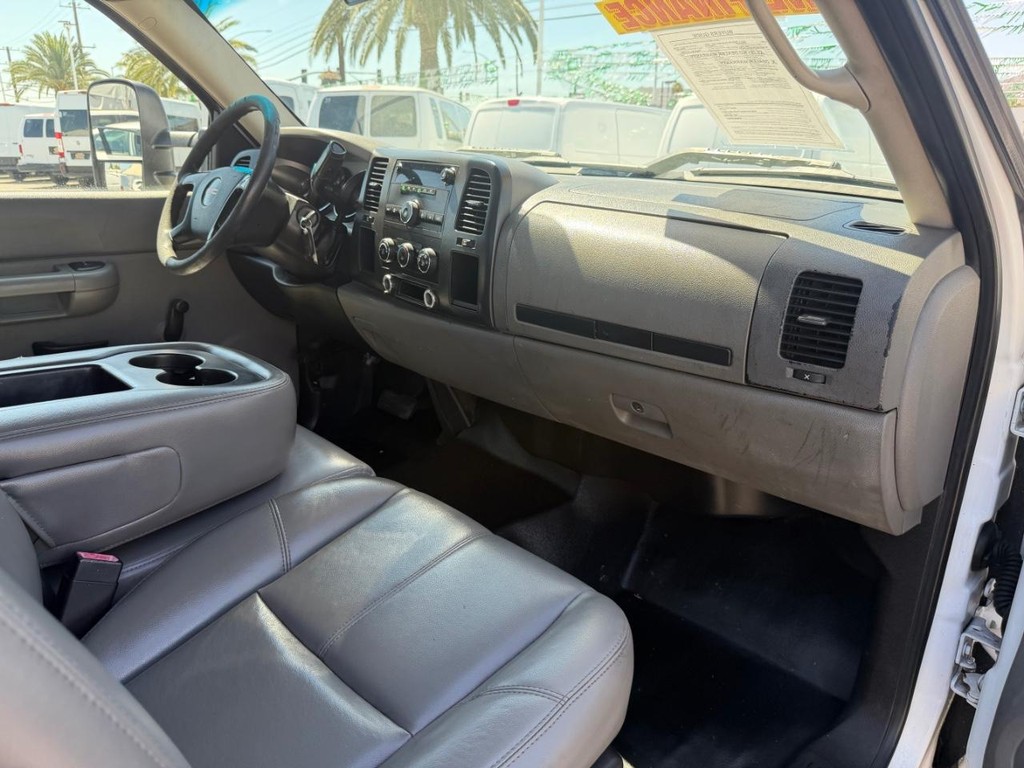 GMC Sierra 2500HD Vehicle Full-screen Gallery Image 22
