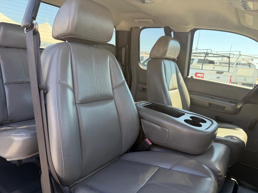 GMC Sierra 2500HD Vehicle Full-screen Gallery Image 24