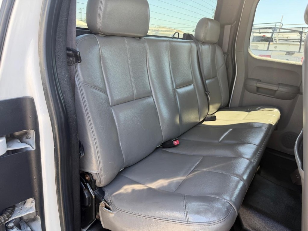 GMC Sierra 2500HD Vehicle Full-screen Gallery Image 26