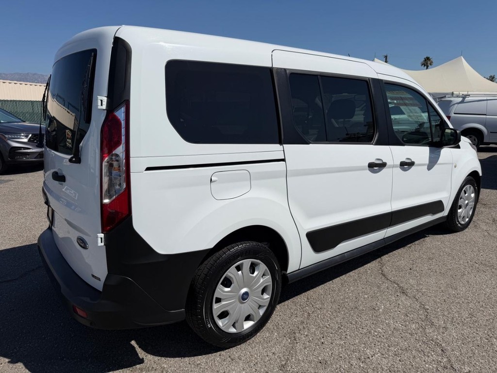 Ford Transit Connect Vehicle Full-screen Gallery Image 06