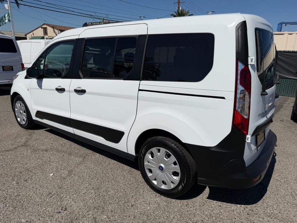 Ford Transit Connect Vehicle Full-screen Gallery Image 09