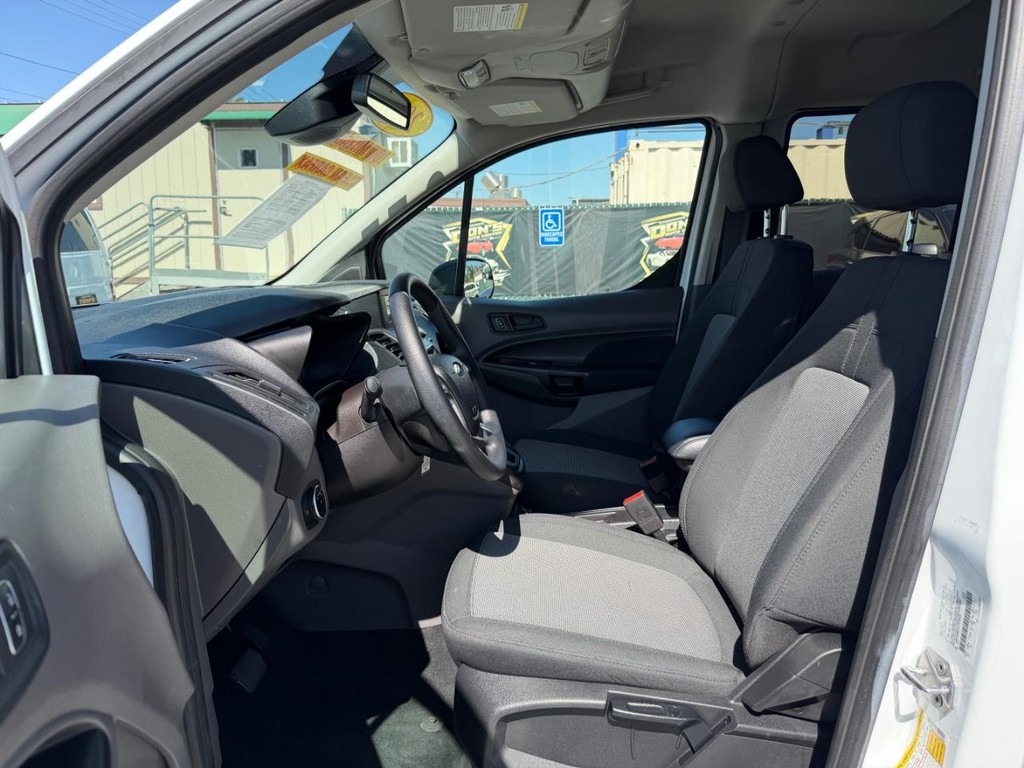 Ford Transit Connect Vehicle Full-screen Gallery Image 17