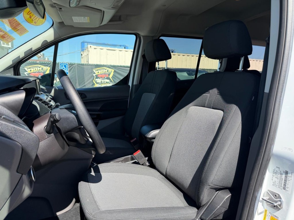 Ford Transit Connect Vehicle Full-screen Gallery Image 18