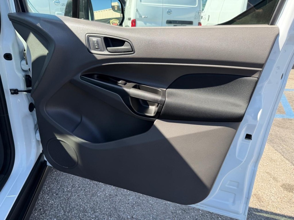 Ford Transit Connect Vehicle Full-screen Gallery Image 19
