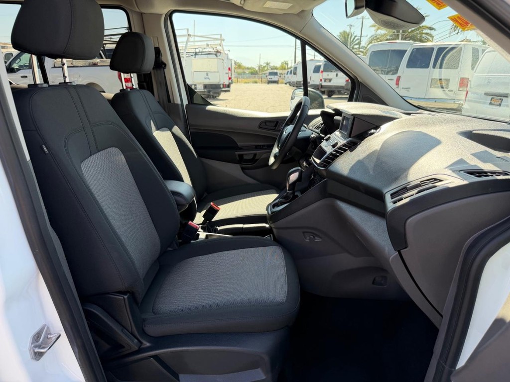 Ford Transit Connect Vehicle Full-screen Gallery Image 21
