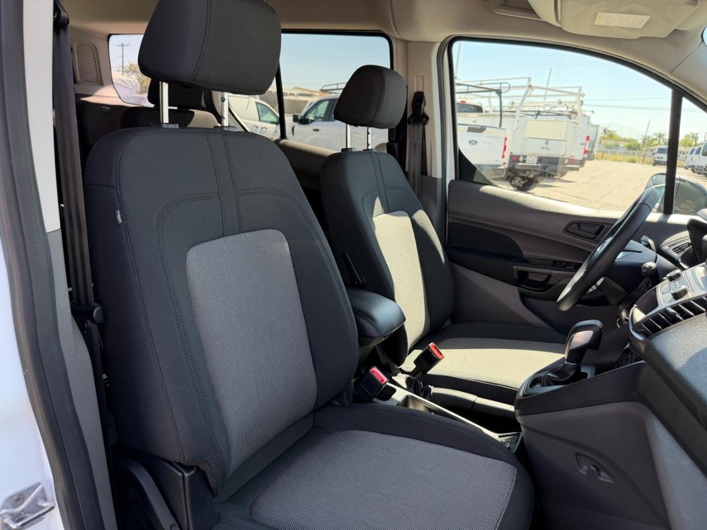 Ford Transit Connect Vehicle Full-screen Gallery Image 22
