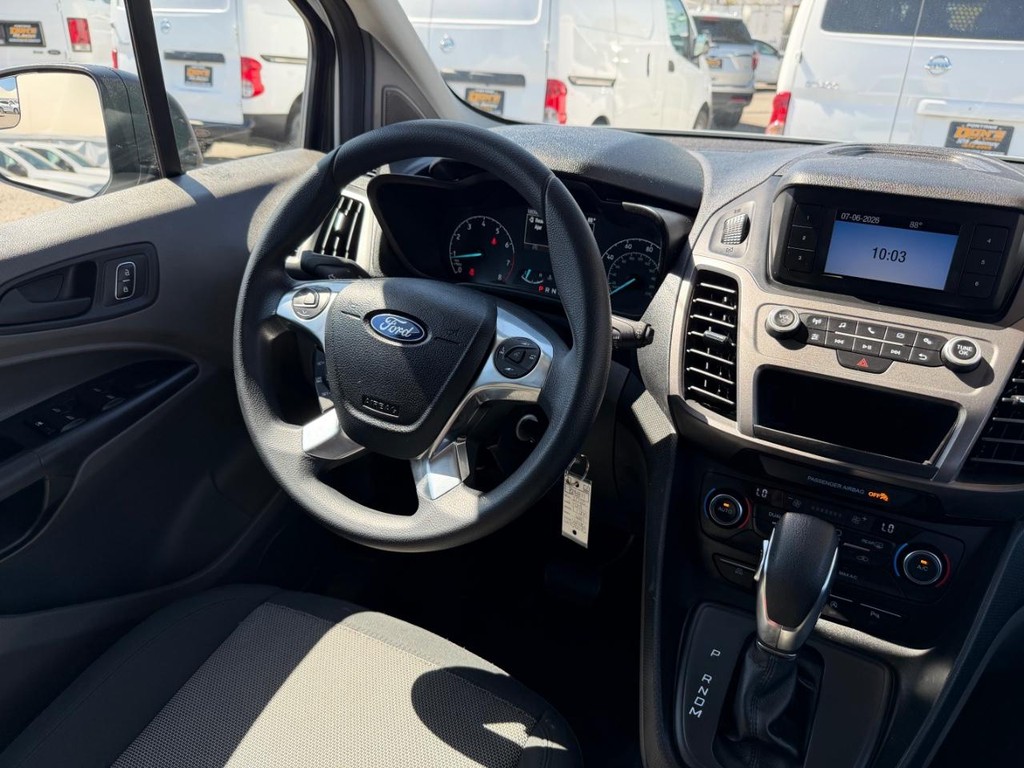 Ford Transit Connect Vehicle Full-screen Gallery Image 24