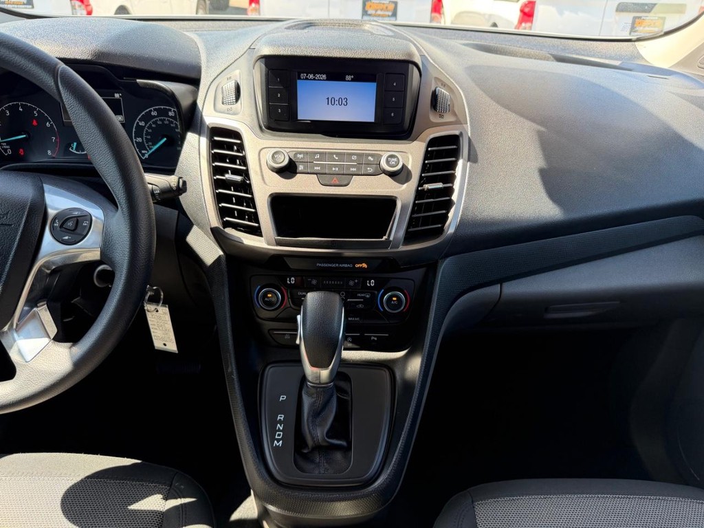 Ford Transit Connect Vehicle Full-screen Gallery Image 25