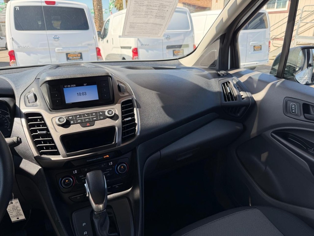 Ford Transit Connect Vehicle Full-screen Gallery Image 26