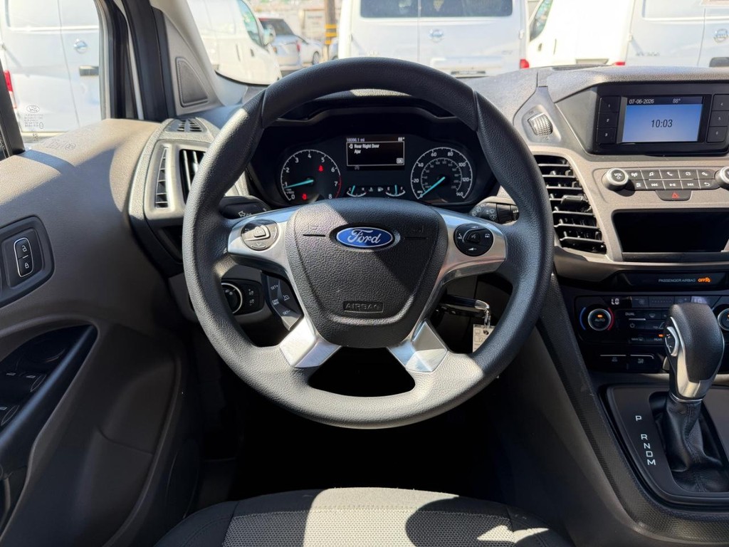 Ford Transit Connect Vehicle Full-screen Gallery Image 27