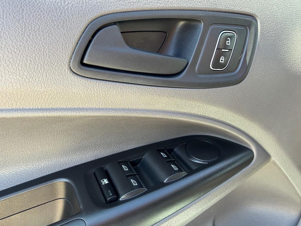 Ford Transit Connect Vehicle Full-screen Gallery Image 31
