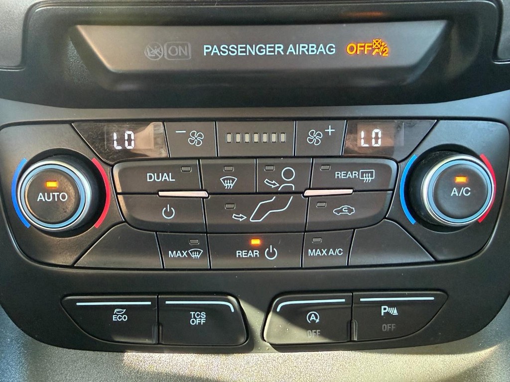 Ford Transit Connect Vehicle Full-screen Gallery Image 33